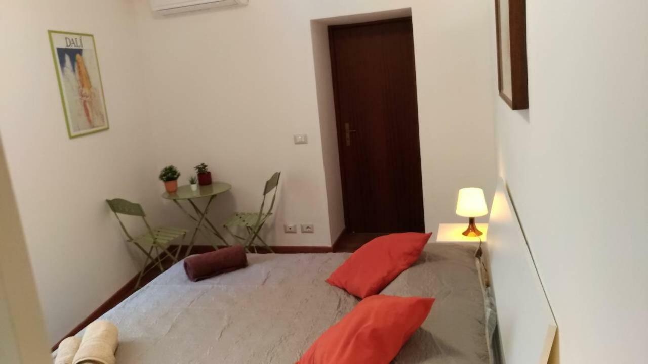 A Casa Di Lori Apartment คาตาเนีย ภายนอก รูปภาพ